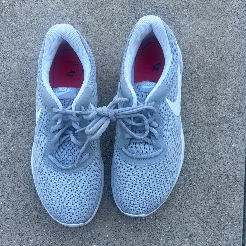 Nike Women's Sneakers in Light Gray and White